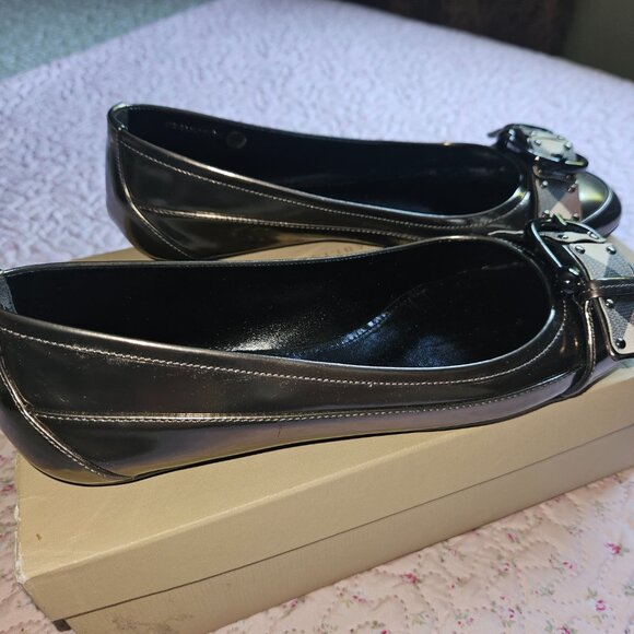 Burberry Metallic Flats with Buckle Detail. - Picture 7 of 9